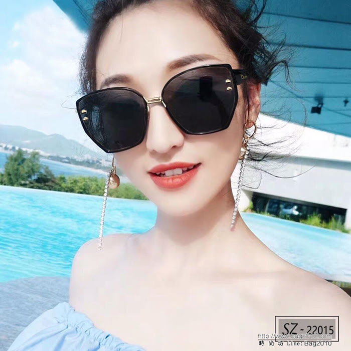 DIOR-迪奧 2019新款 太陽鏡 減輕強光負擔 遮擋有害光線防輻射 出行旅遊必備品 22015  lly1709